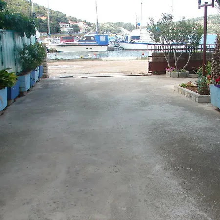 Ivica Apartman Tisno